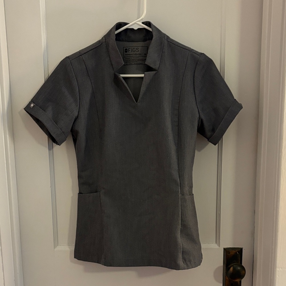 FIGS Women's Graphite Scrub Top